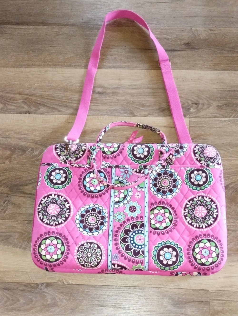Rare Vera Bradley Pink Cupcake Quilted Floral Medallion Laptop Bag